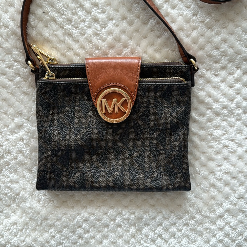MICHAEL KORS Monogram Double Pocket Crossbody Bag - Brown